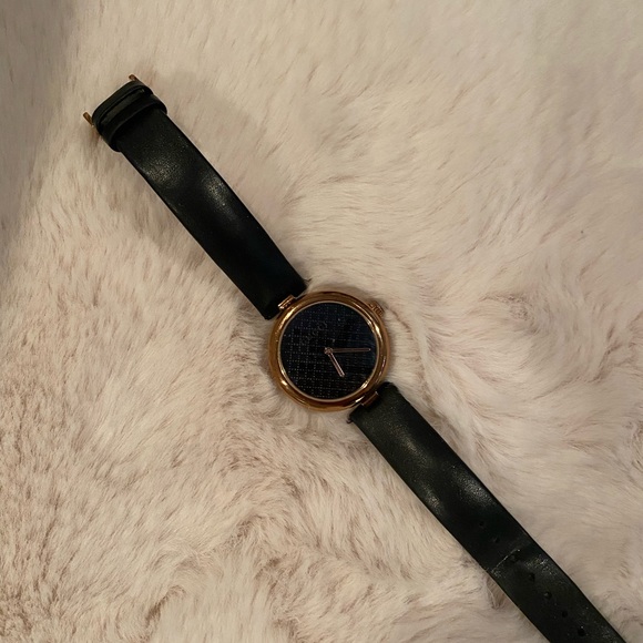 Women’s leather band rose gold Gucci watch main image 4